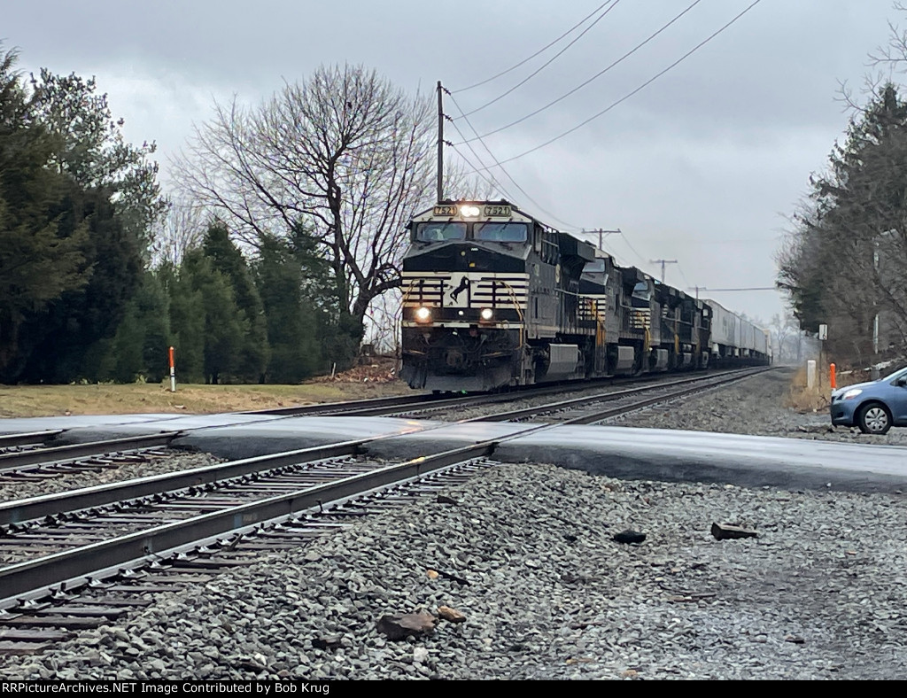 NS 7521 leads westbound intermodal at Bowers